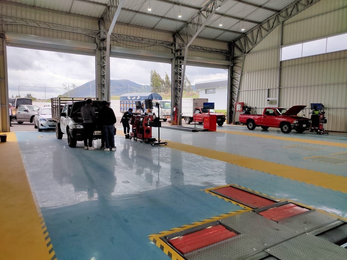 Centro de revisión técnica en Salcedo, Ecuador